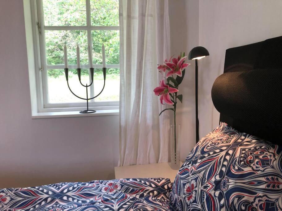Lilla Huset Med Stor Traedgardstomt Naera Golf Och Hav Villa Trosa Eksteriør bilde