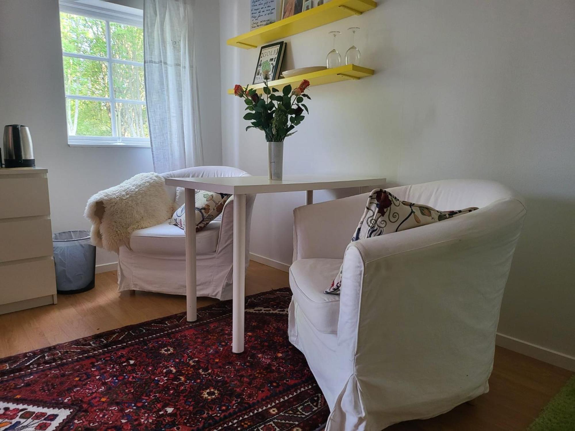 Lilla Huset Med Stor Traedgardstomt Naera Golf Och Hav Villa Trosa Eksteriør bilde