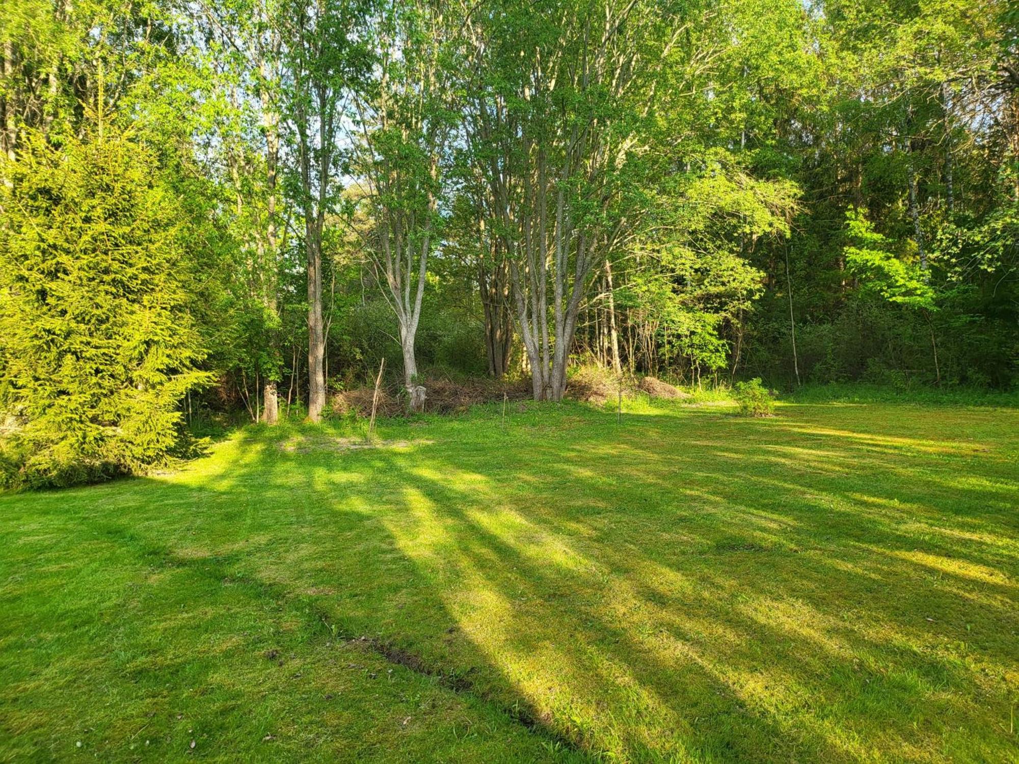 Lilla Huset Med Stor Traedgardstomt Naera Golf Och Hav Villa Trosa Eksteriør bilde