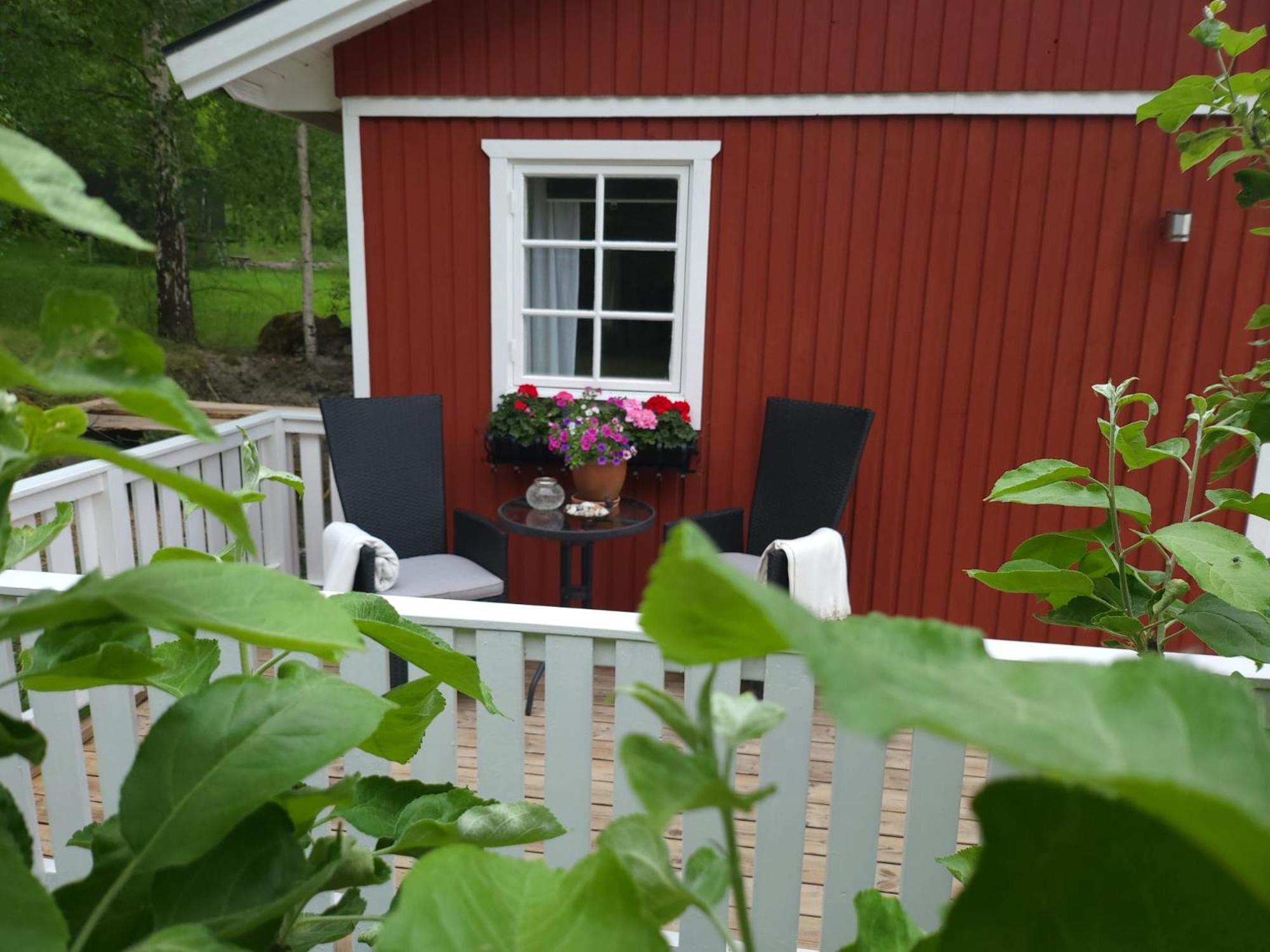 Lilla Huset Med Stor Traedgardstomt Naera Golf Och Hav Villa Trosa Eksteriør bilde