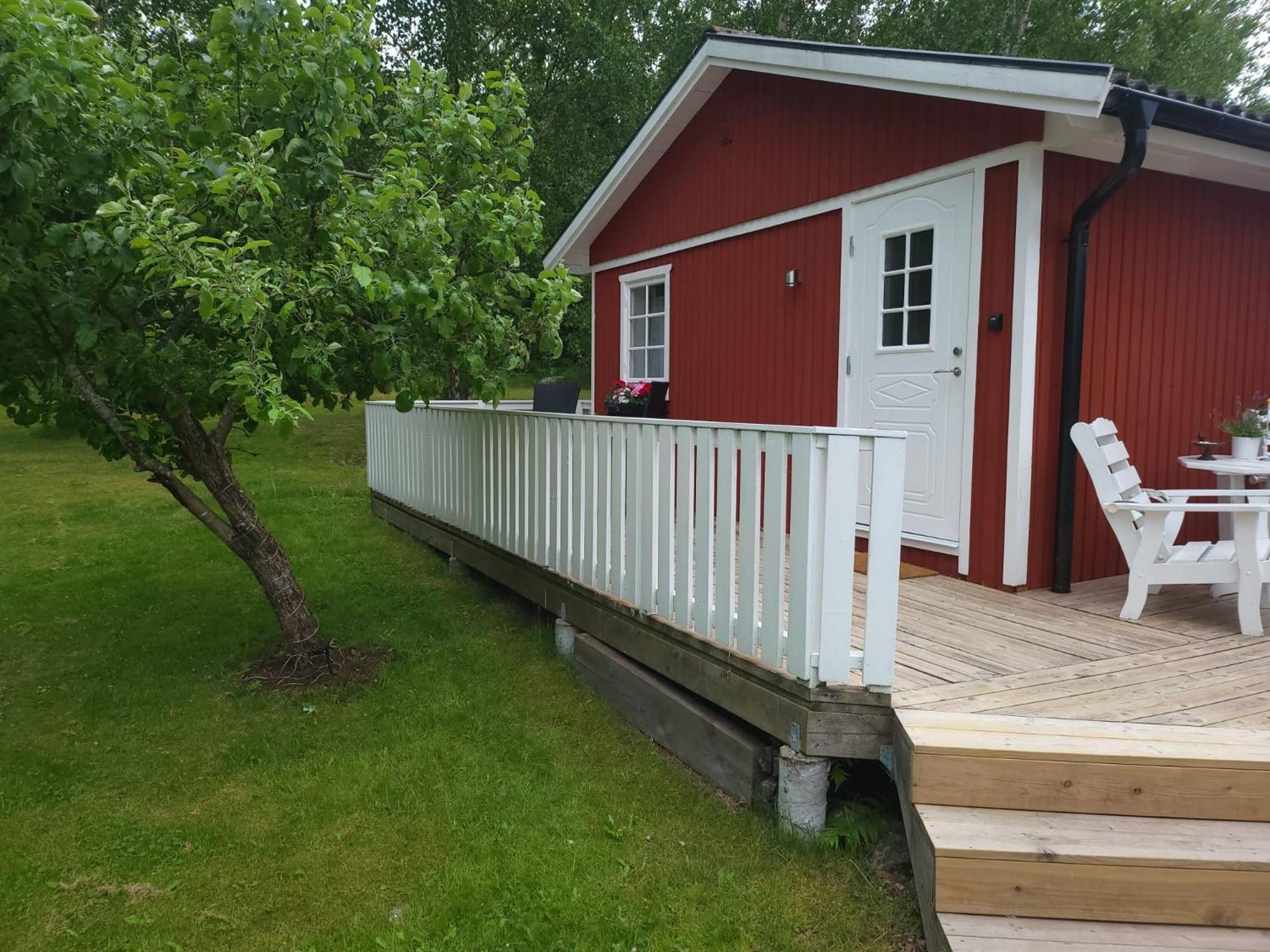 Lilla Huset Med Stor Traedgardstomt Naera Golf Och Hav Villa Trosa Eksteriør bilde