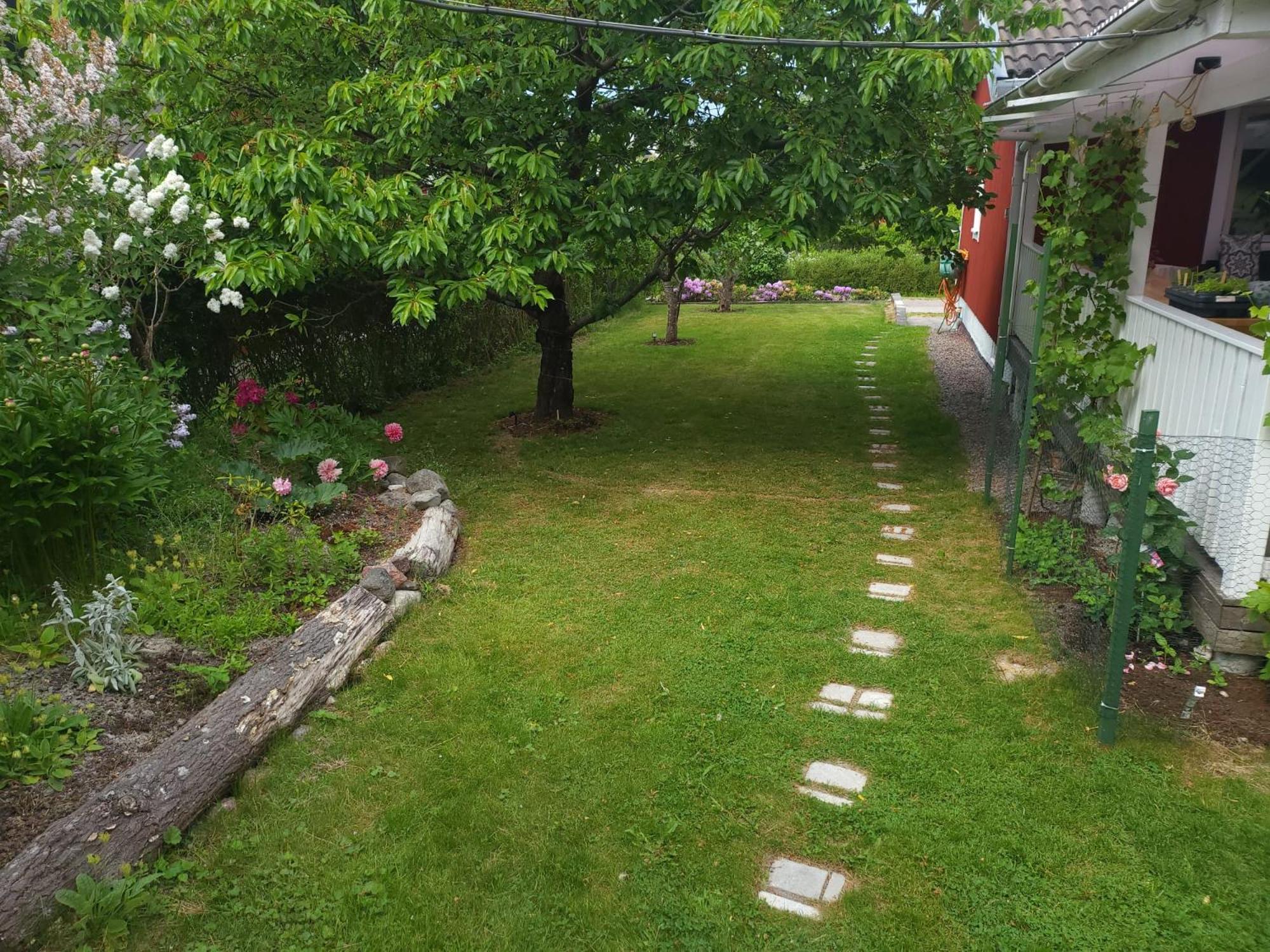 Lilla Huset Med Stor Traedgardstomt Naera Golf Och Hav Villa Trosa Eksteriør bilde